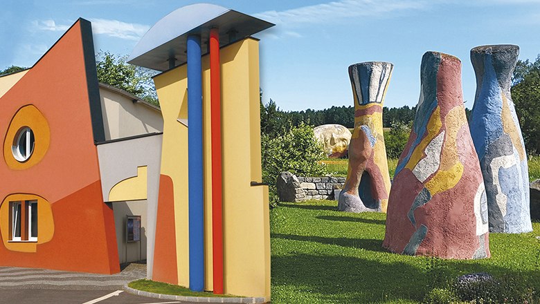 Skulpturenkunstmuseum, © IDEA Buntes Gebäude und farbenfrohe Skulpturen im Freien.